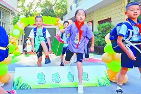 “全面二孩”迎来入学潮！新学期校园里的兄弟姐妹变多了图片