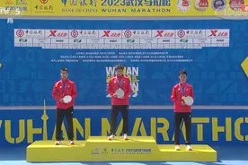 2023武汉马拉松颁奖典礼举行，汉马领奖台首度被中国人的面孔包揽！图片