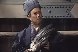 草船借箭时，曹操为何不放火箭？鲁肃：幸好没放，诸葛还留有一计图片