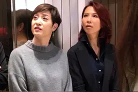 蔡少芬明明小陈法蓉7岁，三胎后却断崖式衰老，她56岁还貌美年轻图片