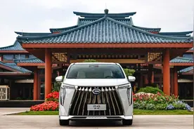 对标埃尔法的传祺 M8 宗师，坐着可比开着舒服图片