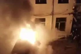 警惕！小区深夜一电动车突然起火，伴有爆燃声响图片
