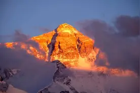 震撼美图来袭丨上了热搜的日照金山，怎么能少了西藏图片