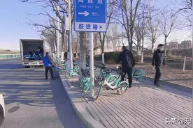 新立街道：规范整治共享单车 助力文明城区创建图片