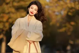 真正会穿的女人，早就放弃羽绒服了！“大衣”才是真高级、有品位图片