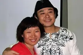 刀郎女儿罗添：刚出生就被母亲抛弃，31年之后，她和刀郎现状如何图片