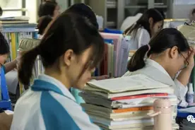 高中的第一次考试成绩和三年之后的高考成绩有百分之八十的相关性图片