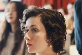 杭州师大英语老师走红，自带“赫本”气质，又帅又优雅图片