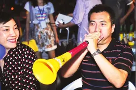 解说名嘴黄健翔：干过导游，当过演员，2婚3孩，大女儿让他最牵挂图片
