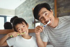 晚上不刷牙就睡觉有什么危害？图片