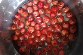 贵州儿媳妇花300元买的菜，被婆婆丢到垃圾桶，网友：扔哪我去捡图片