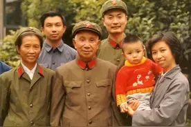 邓小平说淮海战役是毛主席交他指挥的，为何有人说是粟裕指挥的？图片