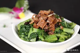 油麦菜怎么炒才好吃，老广的家常做法，清脆爽口，咸鲜味美，好吃图片