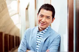 “段王爷”戴军：从歌手到主持人，唱红《阿莲》，51岁还单身图片