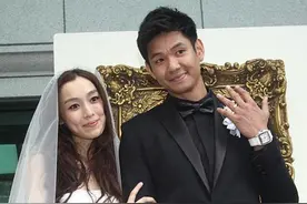 范玮琪全家美国度假，甜蜜依偎陈建州，9 岁双胞胎儿子似爸爸图片