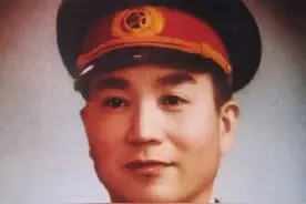 68年，毛主席在京西宾馆接见在西藏工作的任荣少将：家里人还好吧图片