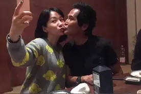 "渣男"齐秦：毁了王祖贤一辈子，50岁却老牛吃嫩草娶小24岁娇妻！图片
