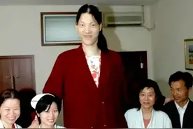 世界第一女巨人来自中国安徽，穿78码鞋子，一顿吃6碗炒面图片
