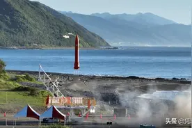 台湾火箭仅发射2分钟便坠海，台当局吹嘘成功，台网民：像玩具图片