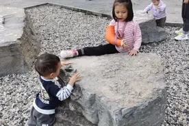 “妈妈，我是从哪里来的？”——宝宝的第一个性迷惑图片