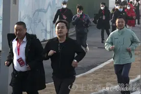 高清大图来了！郑州万人长跑迎新春，市长带头2023年“第一跑”图片