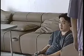 【#男孩向妈妈发脾气被爸爸教育#】图片