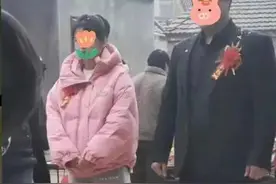 女孩不顾父母反对住进男友家，怀孕后不办婚礼，婆家连婚纱都省了图片