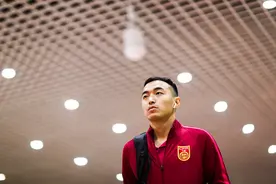 沉默冯潇霆，三年归去来图片