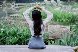被多个男人哄骗玩弄，我那人傻且美丽的妹妹。图片