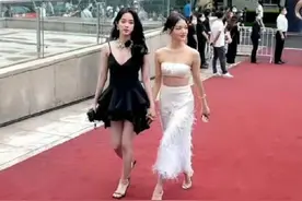 微博之夜亮点多！张艺谋爱女现身，男星穿运动鞋，任敏似头顶鸡窝图片