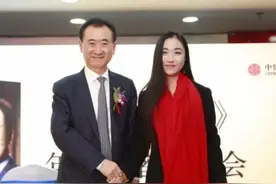 王健林专属女秘书：年薪百万每月休假15天，公然忽视王思聪打招呼图片