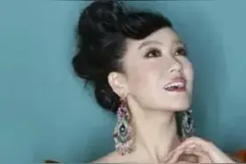 谭晶情史，青歌赛上成名，长城上开演唱会，嫁爱情高龄产子图片