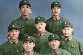 70年，19岁的马保国，帅气不说，关键自信了几十年图片