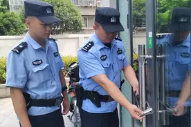 刑拘！三男子偷彩票未中大奖，中“手铐”图片