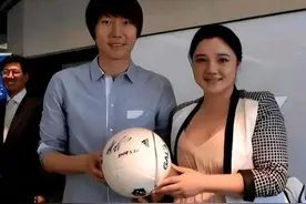 落花无情人有情？李铁妻子龙菲回国预破财为丈夫无罪辩护！图片