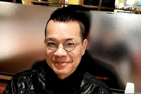 他曾是著名主持，富婆包养10年后精神失常，60岁看破红尘出家修佛图片