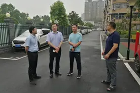 牧野区区长王开元一行到荣校路街道办事处指导文明城市创建等重点工作图片
