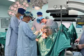 微创搭桥+介入 一站式冠状动脉“杂交手术”治疗复杂冠心病患者图片