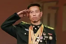 解放军最牛“兵王”，八一勋章获得者，退休时曾2次被召回图片