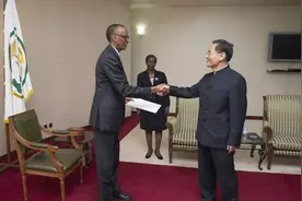 逆风翻盘！靠“抄中国作业”卢旺达GDP翻13倍，一把烂牌打成王炸图片