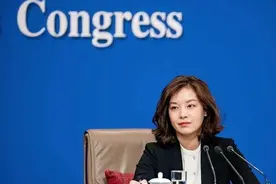 中国翻译女神张京，16分钟速记速翻吊打美国翻译，凭实力扬我国威图片