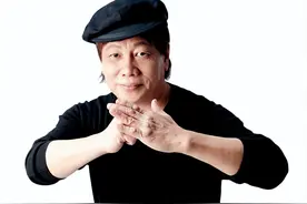 梁小龙谈成龙，我在大厅和成龙过了5招，他的拳头很厉害图片