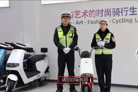 电动车上牌，拆遮阳伞能理解，为什么后视镜也要拆除？答案已明确图片