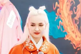 意大利超模伯尼：嫁厦门小伙，生下黑发混血儿，称赞中国基因强大图片