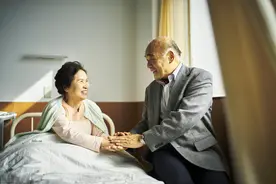 66岁大爷坦言：搭伙3年我终于明白了，女人晚年为何非要再找老伴图片