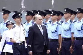 首次！中央政府驻港联络办主任检阅香港警察毕业典礼！图片