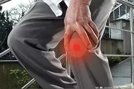 膝盖走路有弹响，骨头里面冒凉气，怎么办？图片