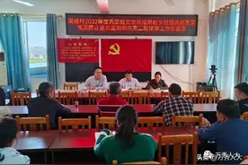 #力争上游 新梧州#万秀区人大常委会主任陈友坚带领人大机关帮扶干部到周睦村开展帮扶工作图片