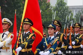 王牌精锐的标配，解放军部队的钢盔，为何先后换装了5种？图片