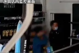 商家举报“被城管多次吃拿卡要” 被举报者:钱无缘无故到我账户 官方:系第三方派遣，已开除图片